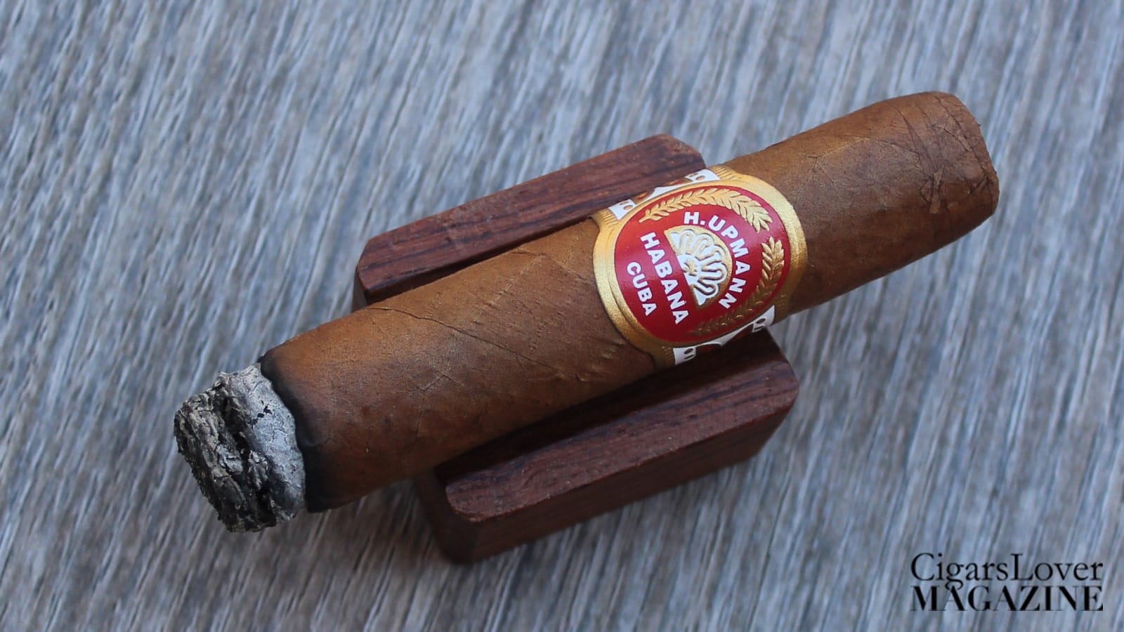 H.Upmann Half Corona